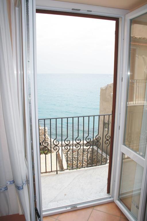 Gaia Holidays Apartments Cefalù Oda fotoğraf